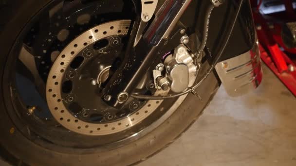 Wheel motorcycle repair in garage — Stock Video