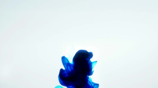 抽象的蓝色液体中水的运动 — 图库视频影像
