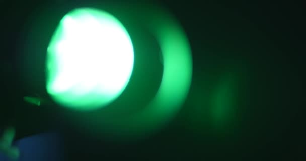 Abstrait fond de lumière verte sur noir — Video
