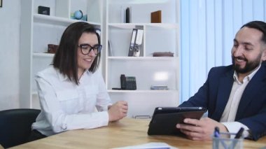 Office dijital Tablet ile iş adamları