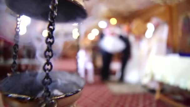 Ortodoxní kadidelnice kadidla dým zblízka — Stock video