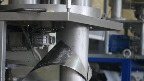 Paus de milho processamento de equipamentos de fábrica — Vídeo de Stock