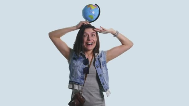 Beautiful smiling woman pointing at the globe where it wants to go — Stock Video