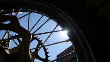 Tekerlek ve klasik kafe yarış motosiklet egzoz Dolly atış kapat