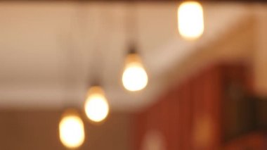 Vintage ampul ışıkları ile lens flare 3d render animasyon grubu. Işıklar açık