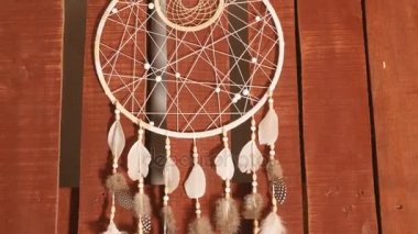El sanatları dreamcatcher bir ahşap duvar, yakın çekim