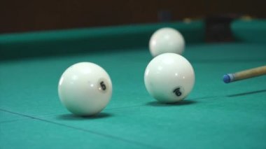 Shot oyunun başında başlayan Bilardo havuzu Break