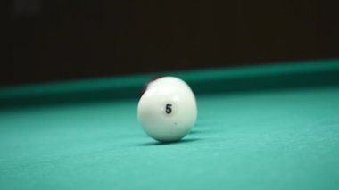 Rus bilardo topları vardır
