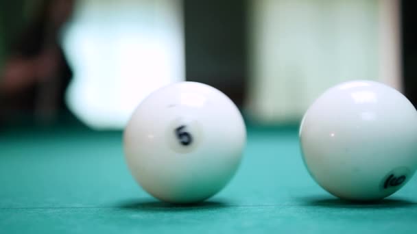 Du billard russe. Tournoi de billard. Balle de billard — Video