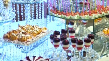 Şeker çubuğu düğün, şeker büfesi, bir düğünde lezzetli çikolata