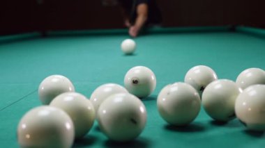 Rus bilardo topları vardır