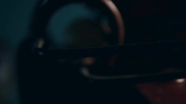 Bilardo topu bir cep içine düşüyor
