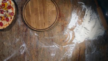 Hazır pizza fırın ve koyar tablo Başlarken