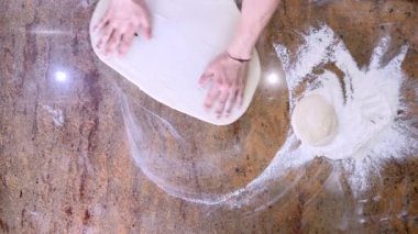 Pizza hazırlama Şef. Pizzacı. Yiyecek hazırlama. Pizza hamur ticari mutfak savurma pizza Chef.Chef