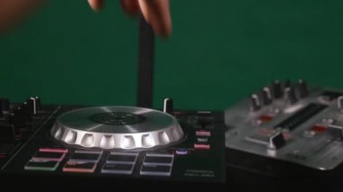 DJ şarkıları ekipman eller closeup karışımları