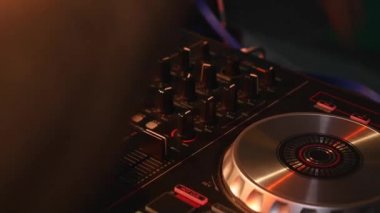 DJ şarkıları ekipman eller closeup karışımları