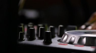 Düzenleyiciler ses ayarları Denetim Masası siyah profesyonel dj mikserler, yakınlaştırılmış görünümü değiştirme