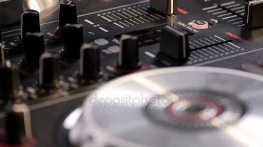 Düzenleyiciler ses ayarları Denetim Masası siyah profesyonel dj mikserler, yakınlaştırılmış görünümü değiştirme