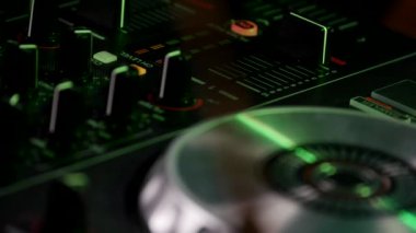 DJ şarkıları ekipman eller closeup karışımları