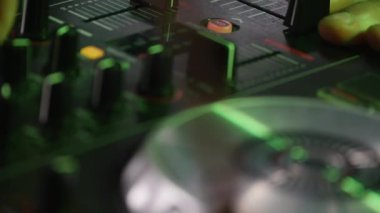 Düzenleyiciler ses ayarları Denetim Masası siyah profesyonel dj mikserler, yakınlaştırılmış görünümü değiştirme