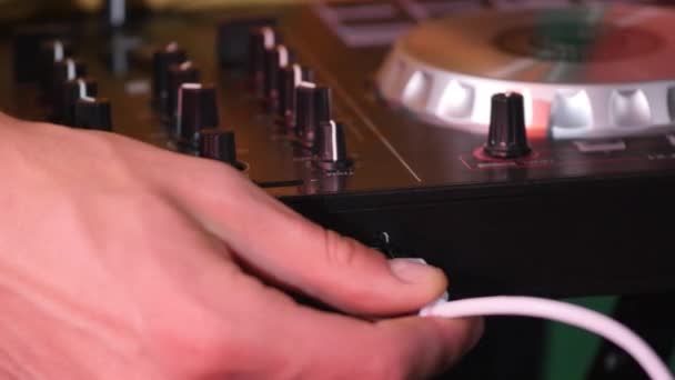 DJ comprueba Usb-junction con cable — Vídeo de stock