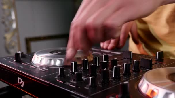 DJ mixes songs on equipment, hands closeup — Stock Video