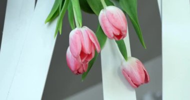 Düğün masa dekorasyonu ile çiçek, çiçek dekorasyon düğün tablo, düğün çiçekçi. yakın çekim