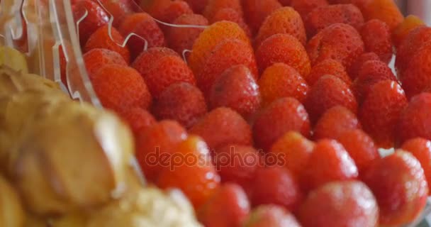 Barra de caramelo, fruta, fresa, dulce — Vídeo de stock