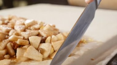 el hamur bıçak, masanın üzerinde yatan hamur pişirme için keser