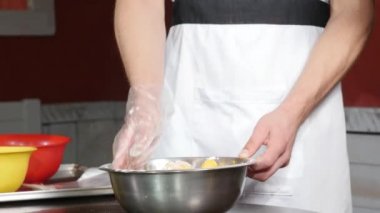 El kayısı şeker, un ve fındık ile karışımları