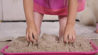 Bebe ayak kum. Kinetik kum kutusu