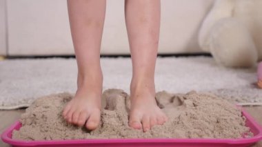 Bebe ayak kum. Kinetik kum kutusu