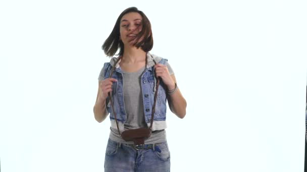 Attractive tourist girl with dark hair and wearing backpack isolating white background — Stock Video