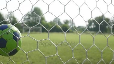 Bir net isabet bir futbol topu yakın çekim