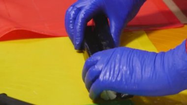 Karamelli şeker, şeker büyük parça inişli çıkışlı closeup imalatı