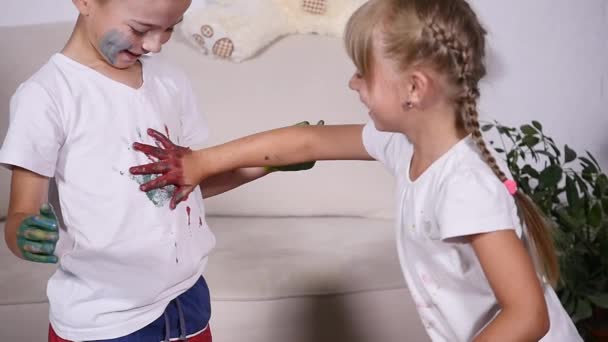 Two little friends smearing paint on each others — Stock Video