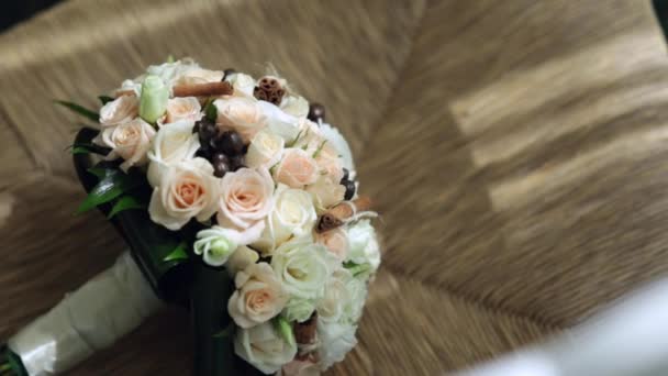 Γαμήλια ανθοδέσμη λουλουδιών, τριαντάφυλλα, όμορφο μπουκέτο — Αρχείο Βίντεο