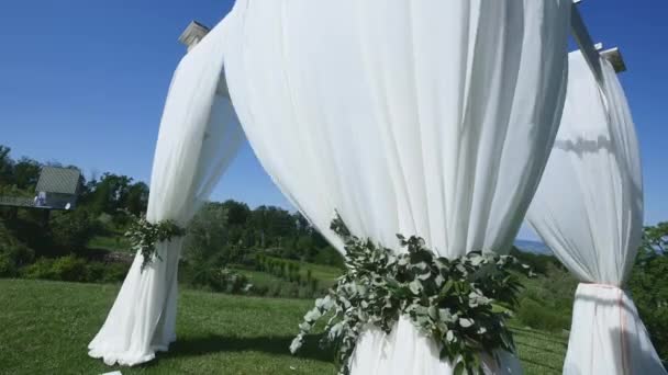 Decoración de arco de boda. Arco de boda decorado — Vídeo de stock