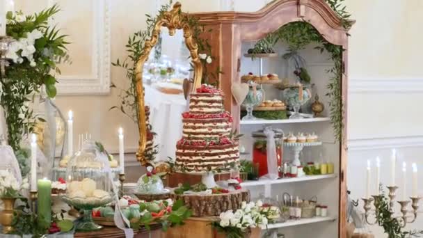 Candy Bar Wedding, candy buffet, delicious Candy bar at a wedding — Stock Video