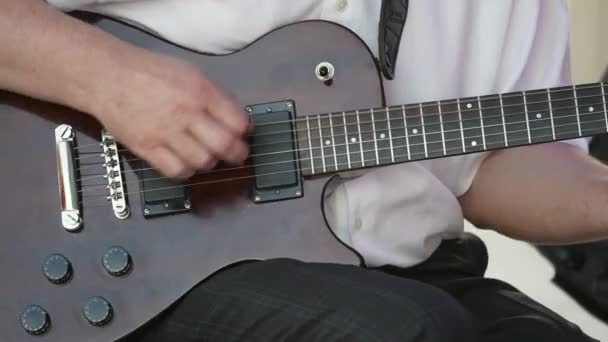 Guitarists hands playing song on electric guitar — Stock Video