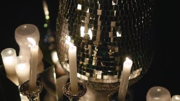 Hochzeitssaal mit Dekor inkl. Kerzen — Stockvideo