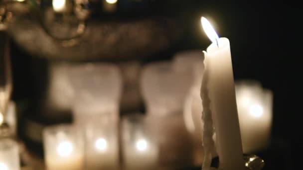 Přijímací hala s dekoracemi včetně svíčky svatební — Stock video