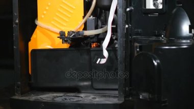 Kahve makinesi içinde görüntülemek tüpler