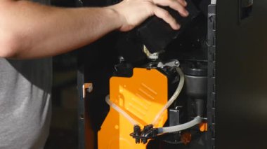 Adam bağlamak bölümü espresso makinesi