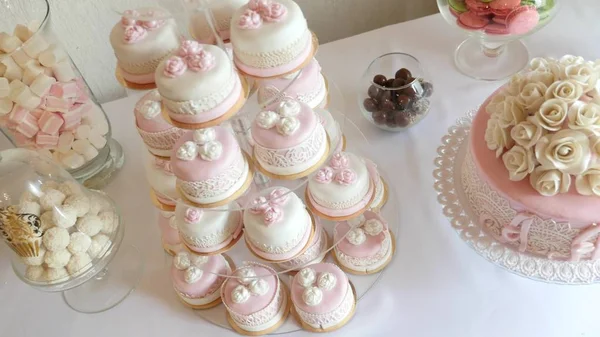 Candy Bar esküvő, cukorkát büfével, finom cukorkát egy esküvőn — Stock Fotó
