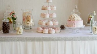 Şeker çubuğu düğün, şeker büfesi, bir düğünde lezzetli çikolata