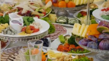 Düğün yemek masasi