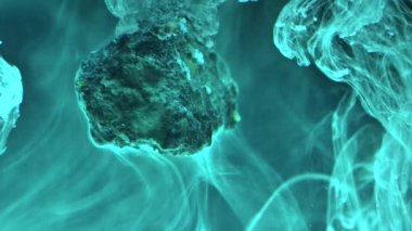 suda ıslatın ve taş soyut akan mürekkep