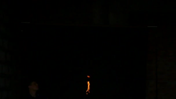 Fire show performance. A man picks gasoline at a torch, slow motion — Stock Video