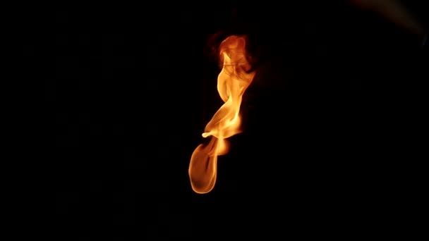 Η φλόγα που καίει σε μια αλυσίδα, αργή κίνηση — Αρχείο Βίντεο